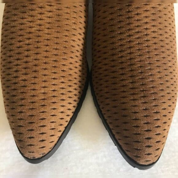 Donald Pliner Darla Brown Suede Perforated Western Chelsea Ankle Boots Booties 6 - Picture 8 of 10